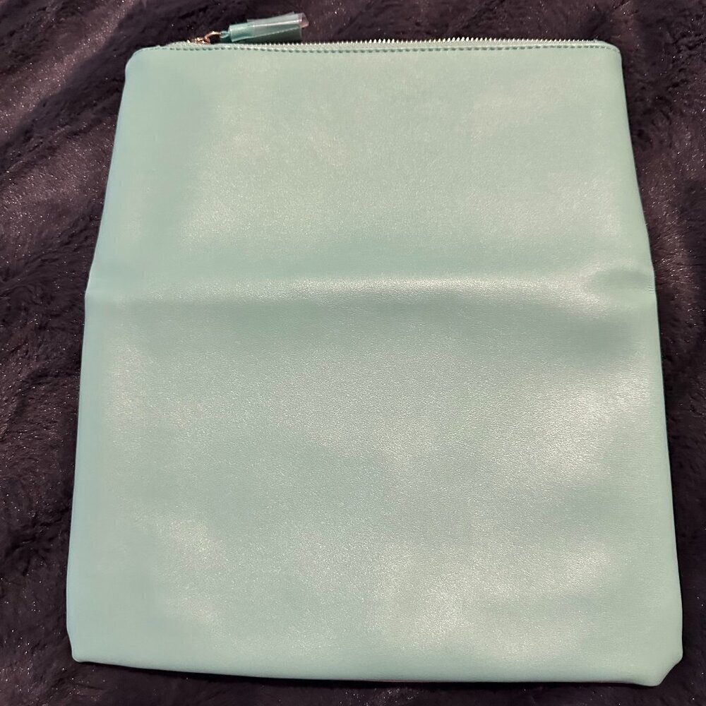Fold Over Cluth - Picture 3 of 4